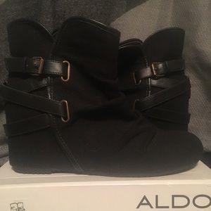 Also black ankle boots